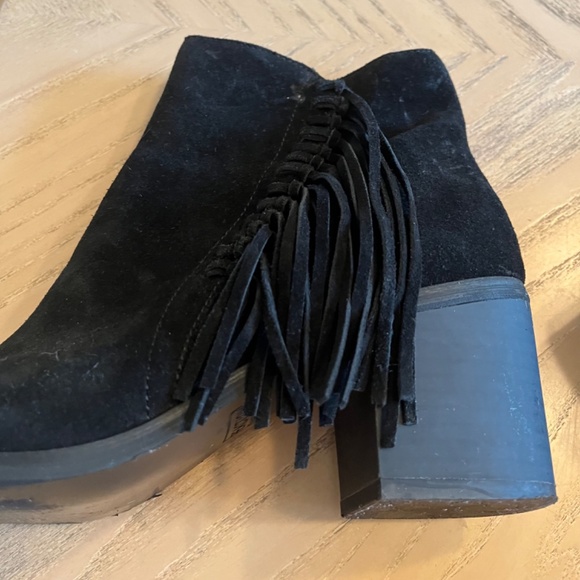 Black Suede Fringe Ankle Bootie Size 8.5 by Kenneth Cole Reation - Picture 7 of 15